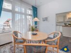 Rolandseck I, Whg. 09 //- - Wohnzimmer mit Essbereich und Blick auf Balkon