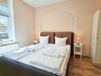 Villa Utpatel Whg. 03 - Wohnbereich mit Doppelbett und kleiner Küchenzeile