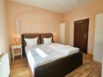 Villa Utpatel Whg. 03 - Wohnbereich mit Doppelbett und kleiner Küchenzeile