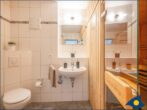 Apartmenthaus Baltic Five - Whg. 2 - Großes Bad mit Dusche / WC und Sauna im EG
