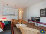 Villa Vineta Whg. 14 - Wohnbereich mit Couch und TV