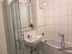 Villa Strandperle, Whg. 05 //- - Bad mit Dusche und Wanne