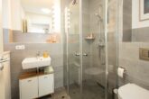 Strandhus Ritzi - 1. Badezimmer mit ebenerdiger Dusche