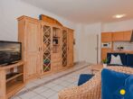 Villa Vineta Whg. 11 - Wohnbereich mit Couch und TV