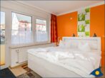 Haus Kiefernduene Bungalow links - Wohnbereich mit Doppelbett