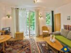Villa Strandperle, Whg. 06 - Wohnzimmer mit Schlafcouch und Zugang zum Balkon