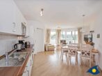 Villa Hügel B 02 - Zaczernie - Wohnzimmer mit Essbereich, Küchenzeile und Zugang zum Balkon