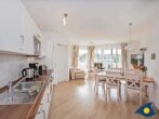 Villa Hügel B 02 - Zaczernie - Wohnzimmer mit Essbereich, Küchenzeile und Zugang zum Balkon