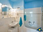 Villa Malve Whg. 06 - Badezimmer mit Badewanne und WC