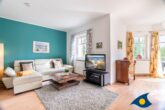 Seepark 25 Whg. 11 - Wohn- / Essbereich mit offener Küche und Zugang zu Balkon
