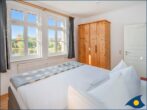 Villa Vineta Whg. 09 - Schlafzimmer 1 mit Doppelbett und Blick auf den Schloonsee