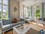 Villa Waldblick Whg. 02 - Wohnzimmer mit Zugang zur Terrasse