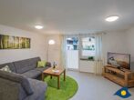 Ferienhaus Buntspecht - Wohnzimmer mit Zugang zur Terrasse