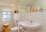 Residenz Sonnenhof Whg. 31 - Sonnenbalkon trifft Ostseeluft - Badezimmer mit Badewanne