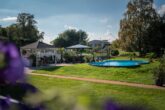 Ferienwohnung Hügelblick 07 - Außenansicht mit Pool