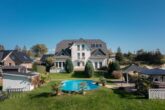Ferienwohnung Hügelblick 07 - Außenansicht mit Pool