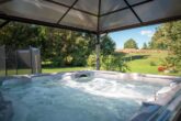 Ferienwohnung Hügelblick 07 - Außenansicht mit Pool