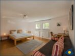 Villa Exss Whg. 01 /- - Schlafzimmer mit Doppelbett und separater Liege