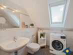 Haus Anima - Zweites Badezimmer mit Wanne und Waschmaschine