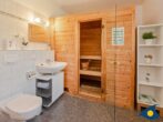 4-Sterne-Ferienhaus Anima mit Sauna, Kamin und Badeteich - Badezimmer mit Sauna und Dusche