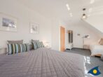 4-Sterne-Ferienhaus Anima mit Sauna, Kamin und Badeteich - Schlafzimmer 1 mit Doppelbett und Einzelbett