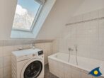 Haus Anima - Zweites Badezimmer mit Wanne und Waschmaschine