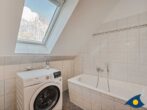 4-Sterne-Ferienhaus Anima mit Sauna, Kamin und Badeteich - Zweites Badezimmer mit Wanne und Waschmaschine
