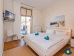 Ostseevilla Whg. 03 - Schlafzimmer 1 mit Doppelbett und Zugang zum Balkon 2