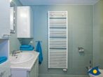 Ferienhaus Melle 02 - Badezimmer mit Dusche und WC im EG