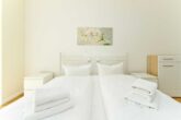 Villa Livia Whg. 02 /- - Schlafzimmer 2 mit Doppelbett und Erker