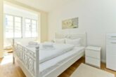 Villa Livia Whg. 02 /- - Schlafzimmer 2 mit Doppelbett und Erker