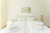 Villa Livia Whg. 02 /- - Schlafzimmer 2 mit Doppelbett und Erker