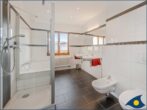 Villa auf der Düne Whg. 07 - Badezimmer mit Badewanne, Dusche und Bidet