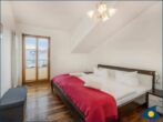 Villa auf der Düne Whg. 07 - separates Schlafzimmer mit Doppelbett und Balkon