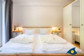 Villa Strandperle, Whg. 18 - Schlafzimmer mit Zugang zum Balkon