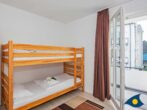 Blaue Welle Whg. 11 Marius // - Schlafzimmer mit Doppelbett und Etagenbett