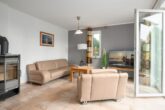 Ferienhaus Paul - Wohnzimmer mit Essbereich und Zugang zur Terrasse