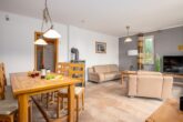 Ferienhaus Paul - Wohnzimmer mit Essbereich und Zugang zur Terrasse