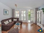 Villa Margot Whg. 11 / - Wohnzimmer mit Zugang zum Balkon