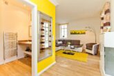 Villa Livia Whg. 01 /- - Wohnzimmer mit Zugang zum Badezimmer