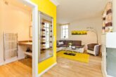 Villa Livia Whg. 01 /- - Wohnzimmer mit Zugang zum Badezimmer